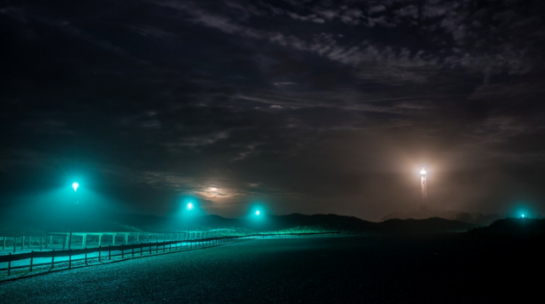 安装了飞利浦智能互联道路照明系统的荷兰阿默兰岛